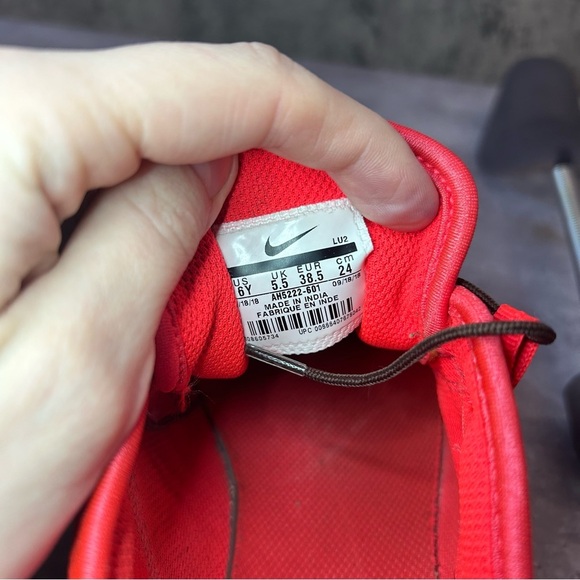 Nike Air Max Axis Running Shoes Womens sz 7.5 - black/red - Picture 6 of 6